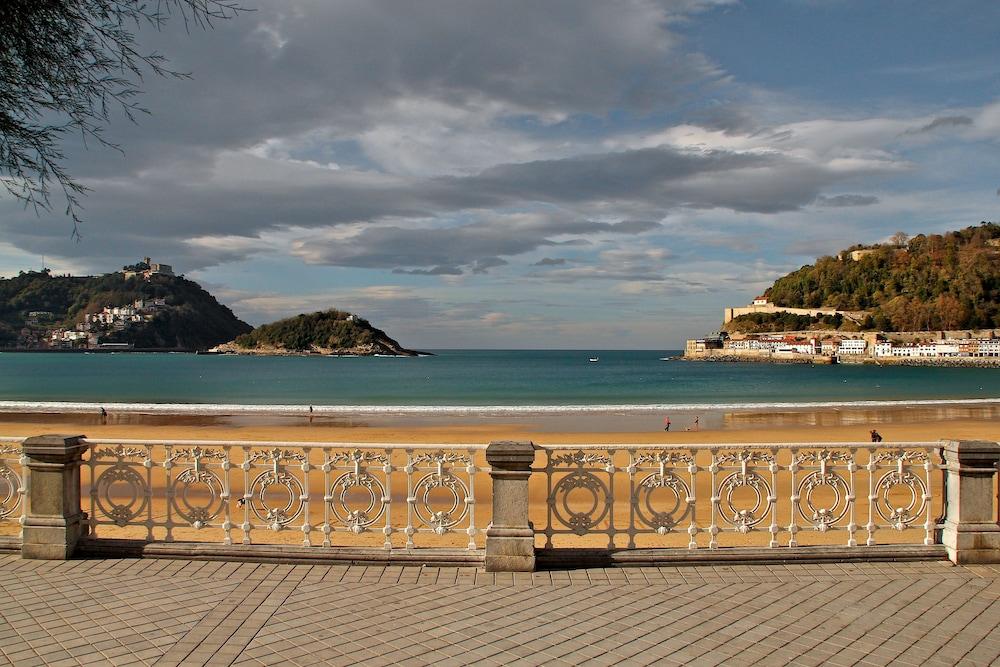 Welcome Gros Hotel San Sebastian Exterior photo