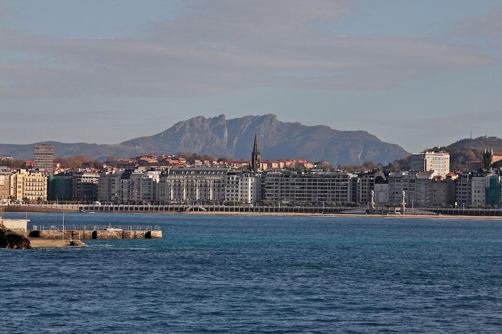 Welcome Gros Hotel San Sebastian Exterior photo